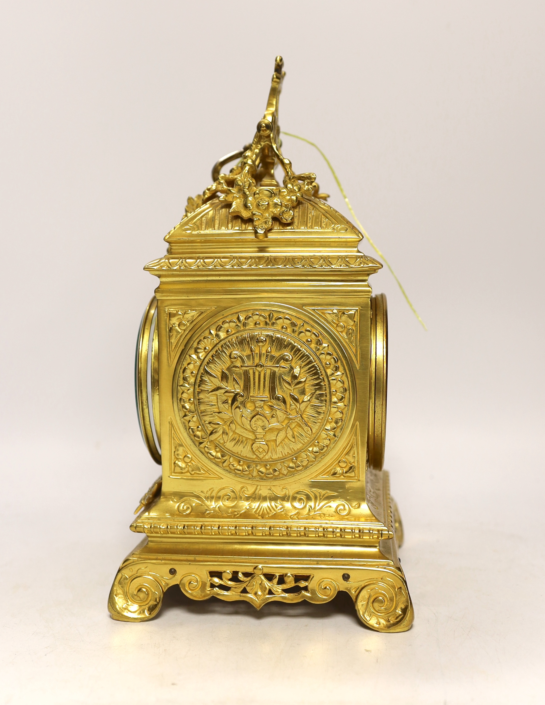 An early 20th century French ormolu mantel clock, 30cm